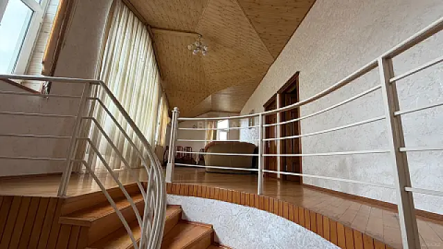 Satılır 7 otaqlı həyət evi 320 m²