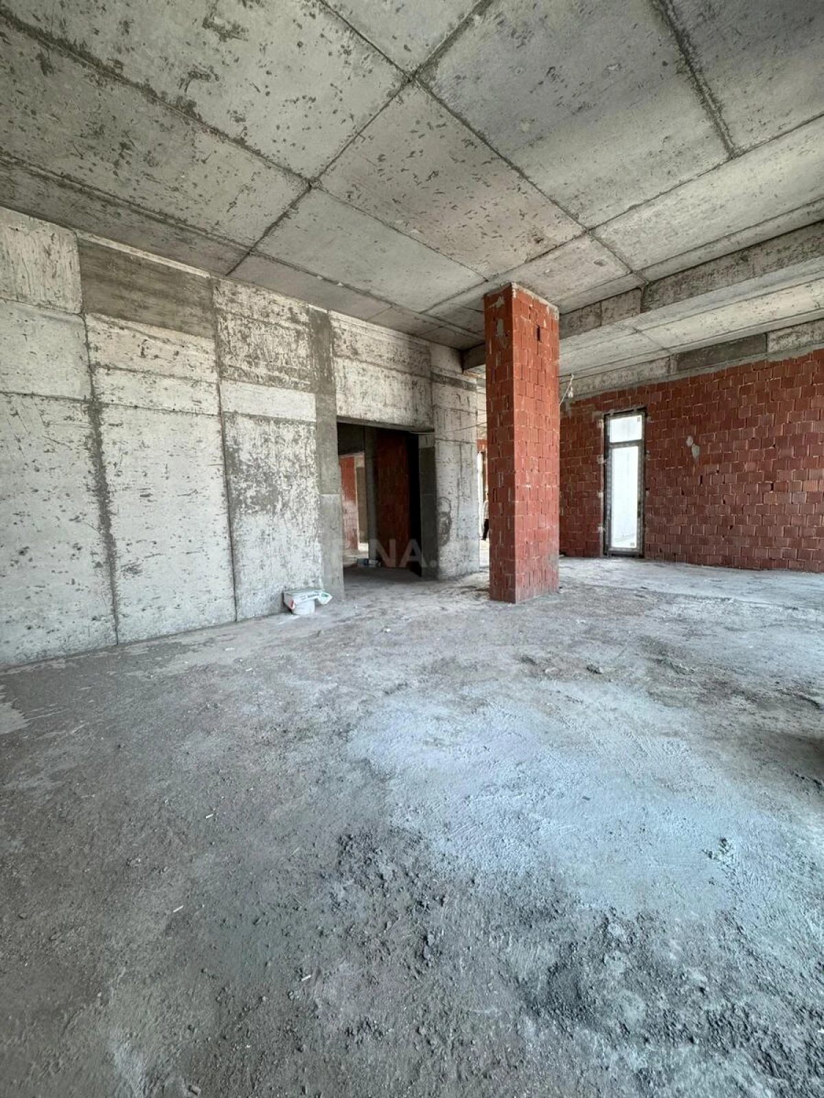 Satılır 6 otaqlı mənzil 280 m²