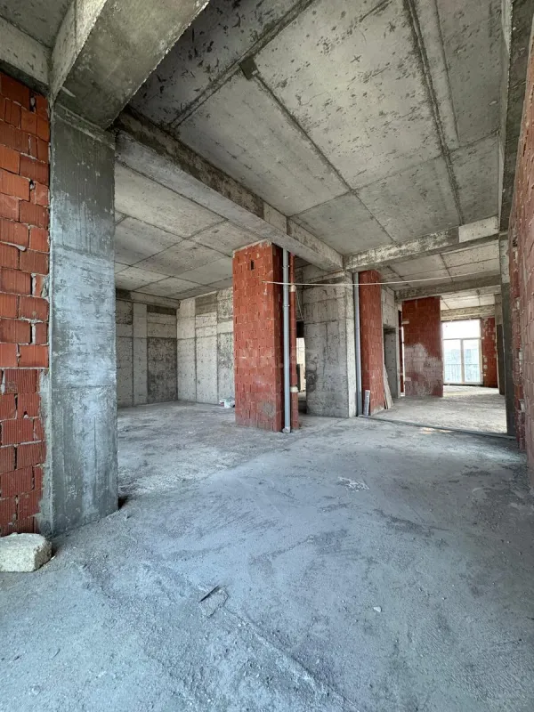 Satılır 6 otaqlı mənzil 280 m²