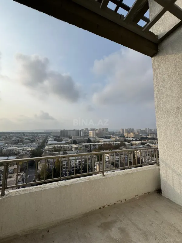 Satılır 6 otaqlı mənzil 280 m²
