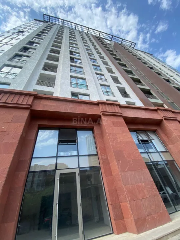 Satılır 6 otaqlı mənzil 280 m²