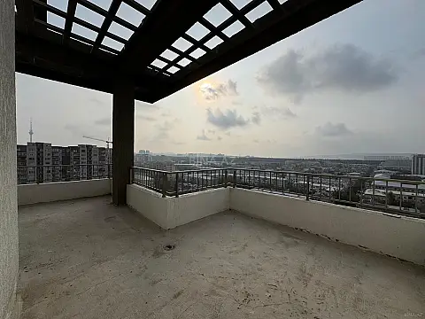Satılır 6 otaqlı mənzil 280 m²