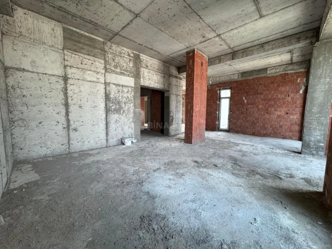 Satılır 6 otaqlı mənzil 280 m²