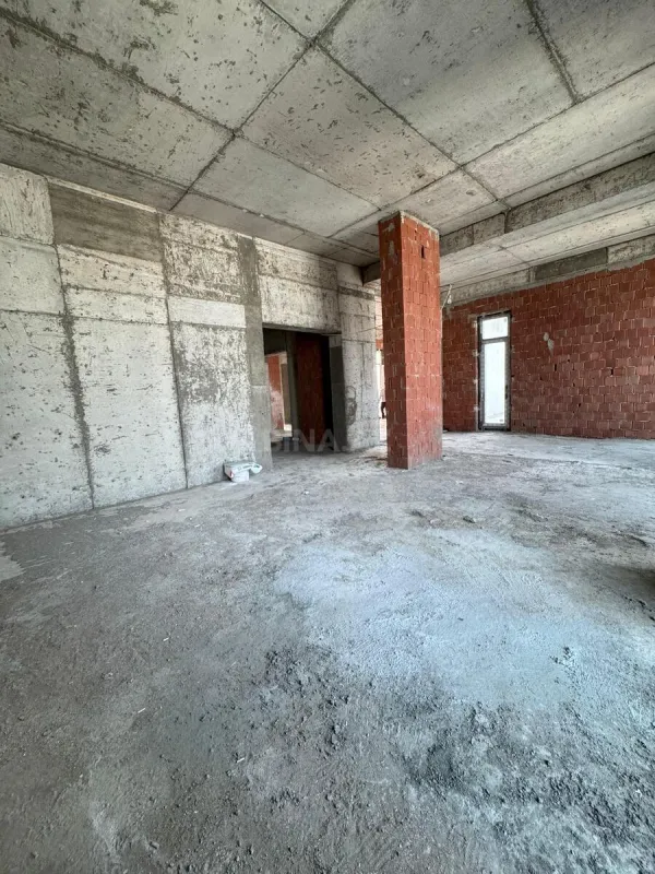 Satılır 6 otaqlı mənzil 280 m²