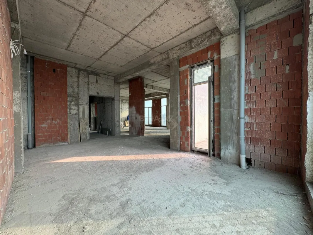 Satılır 6 otaqlı mənzil 280 m²