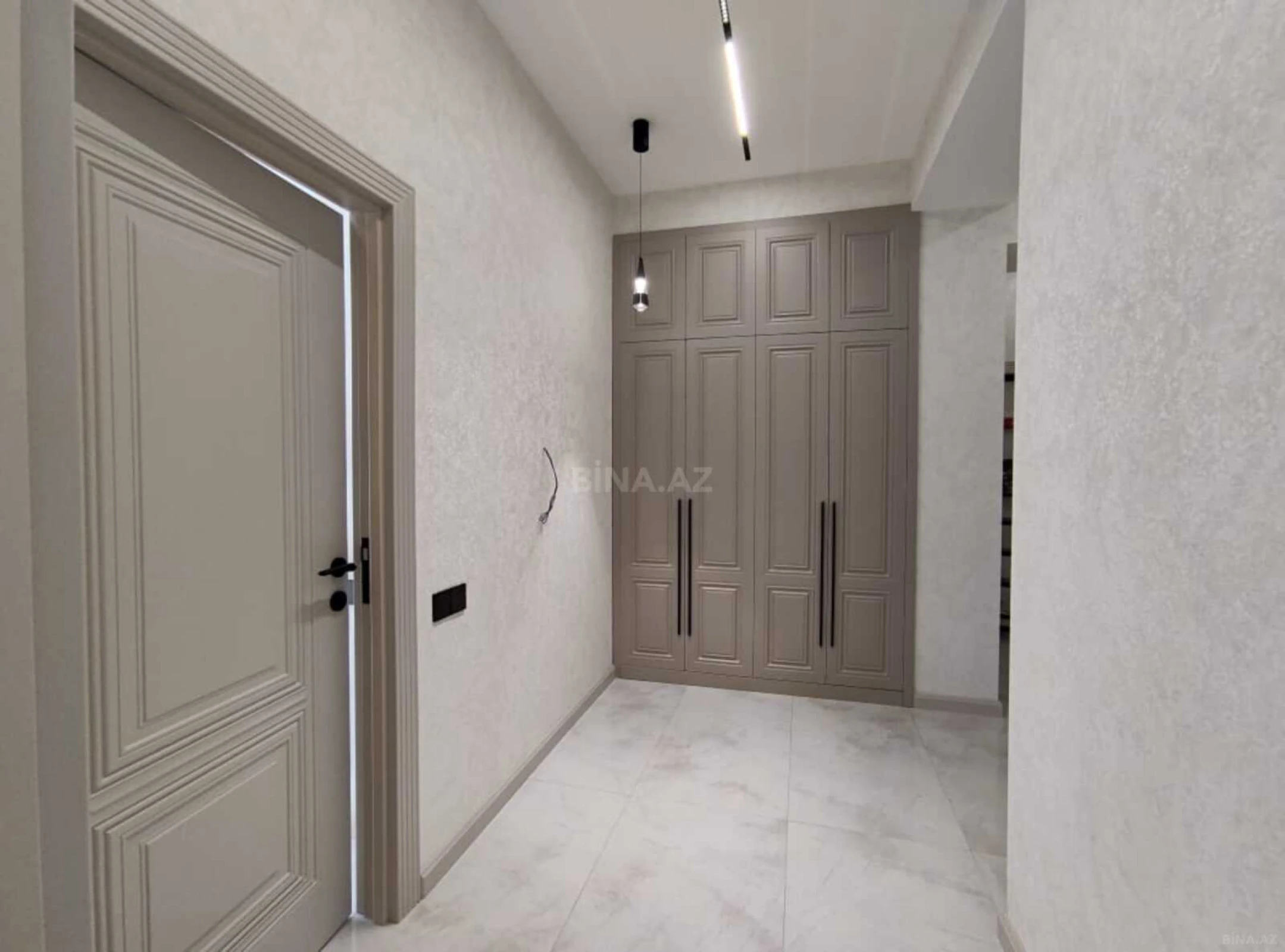 Satılır 2 otaqlı mənzil 77 m²