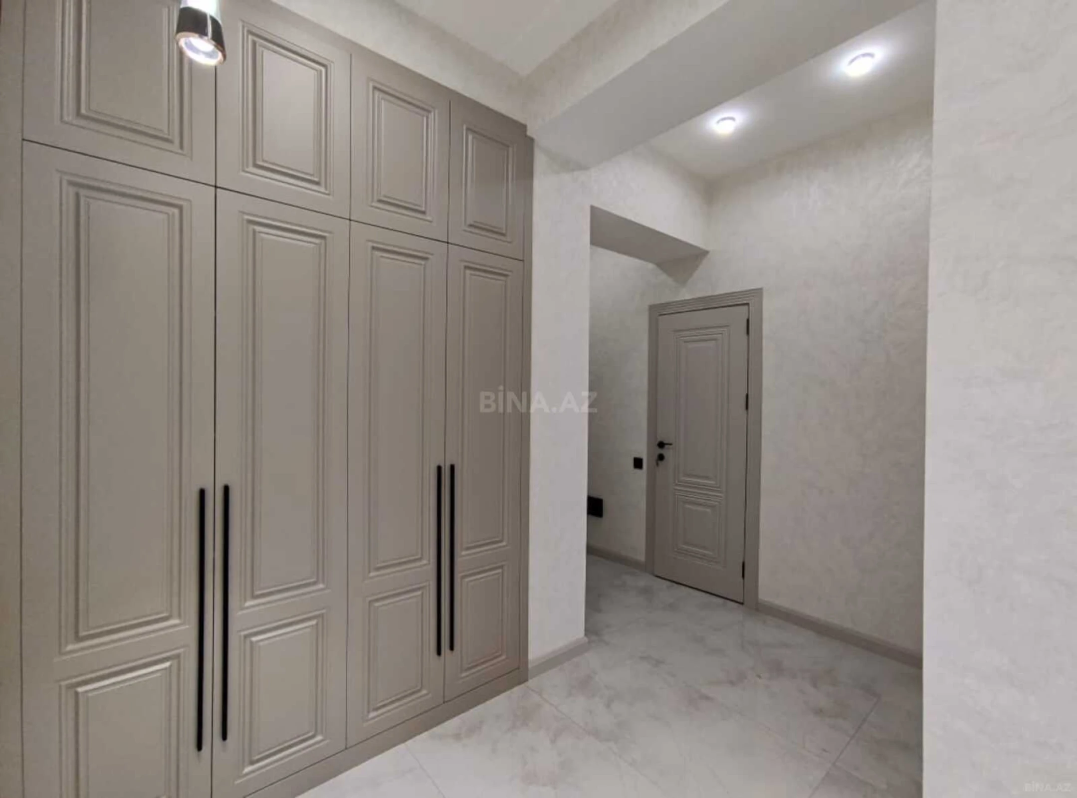 Satılır 2 otaqlı mənzil 77 m²