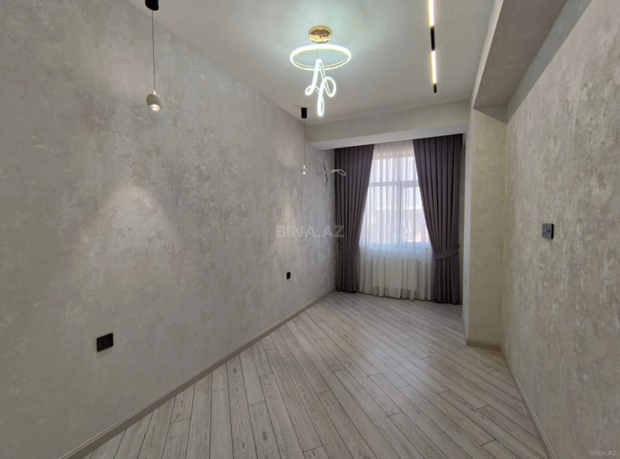 Satılır 2 otaqlı mənzil 77 m²