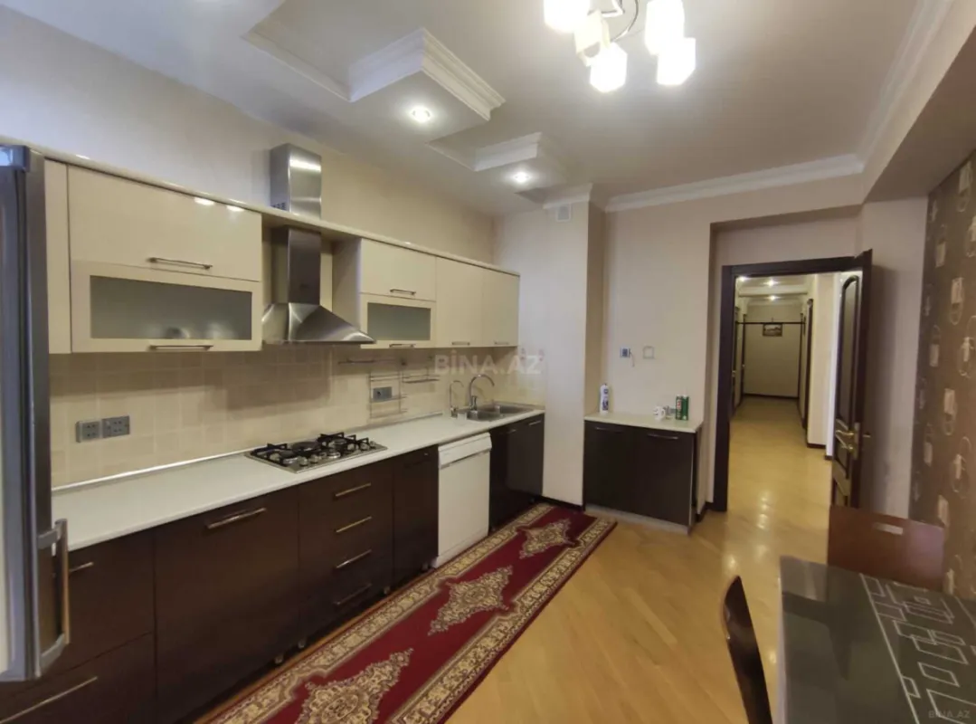 Kirayə verilir 3 otaqlı mənzil 170 m²