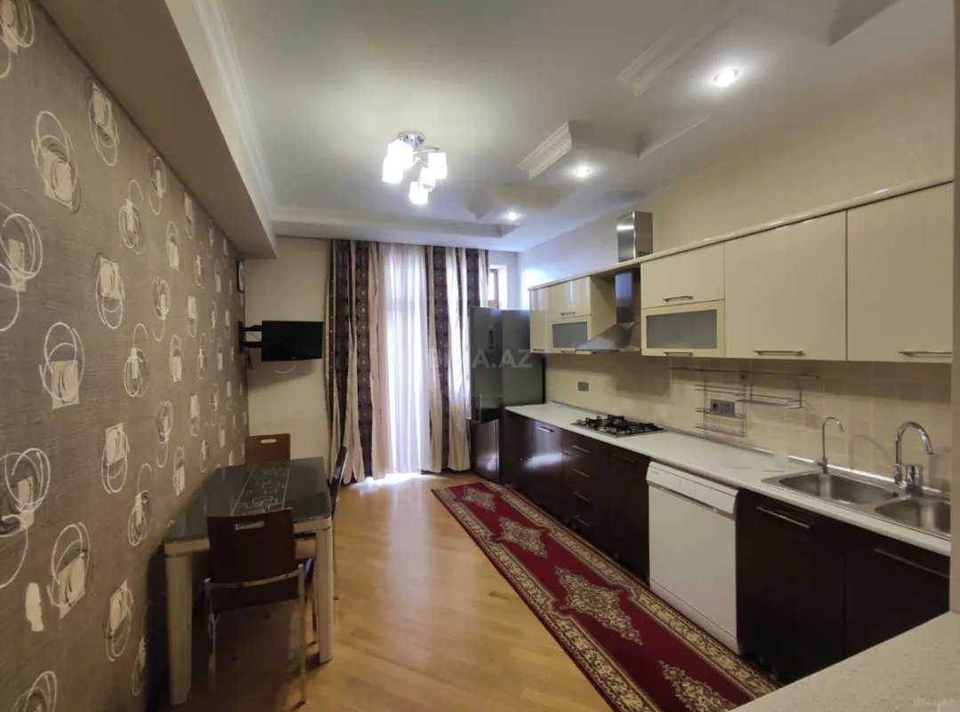 Kirayə verilir 3 otaqlı mənzil 170 m²