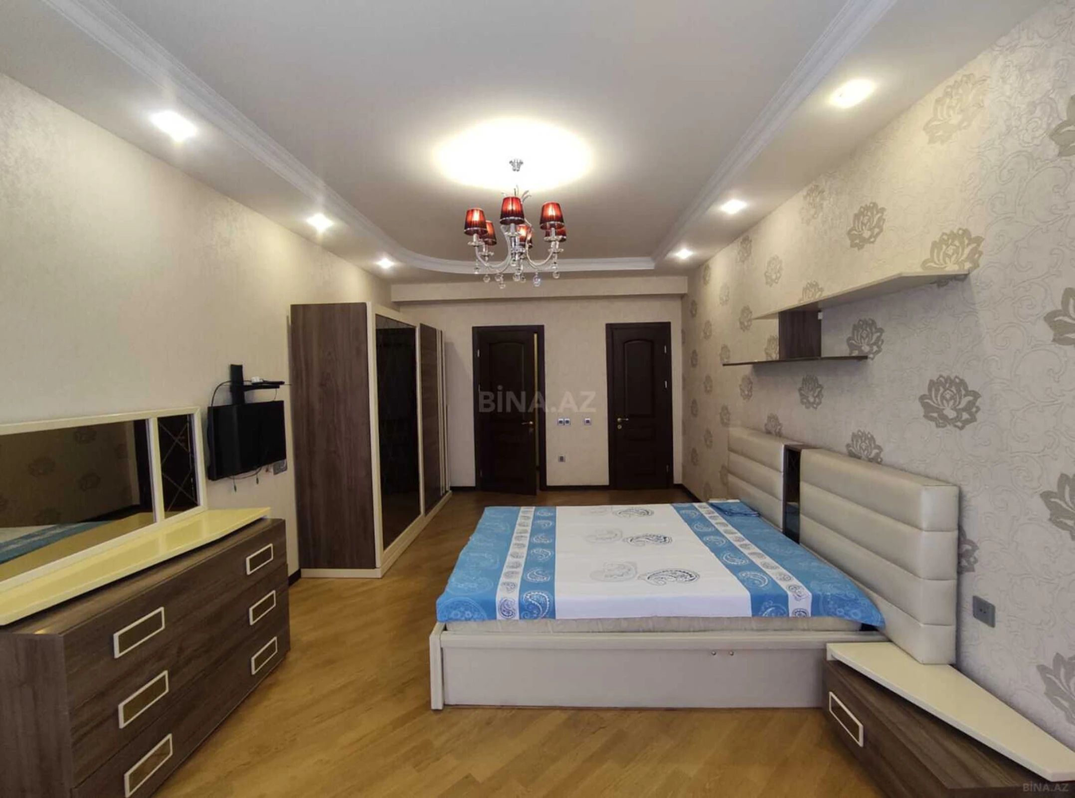 Kirayə verilir 3 otaqlı mənzil 170 m²