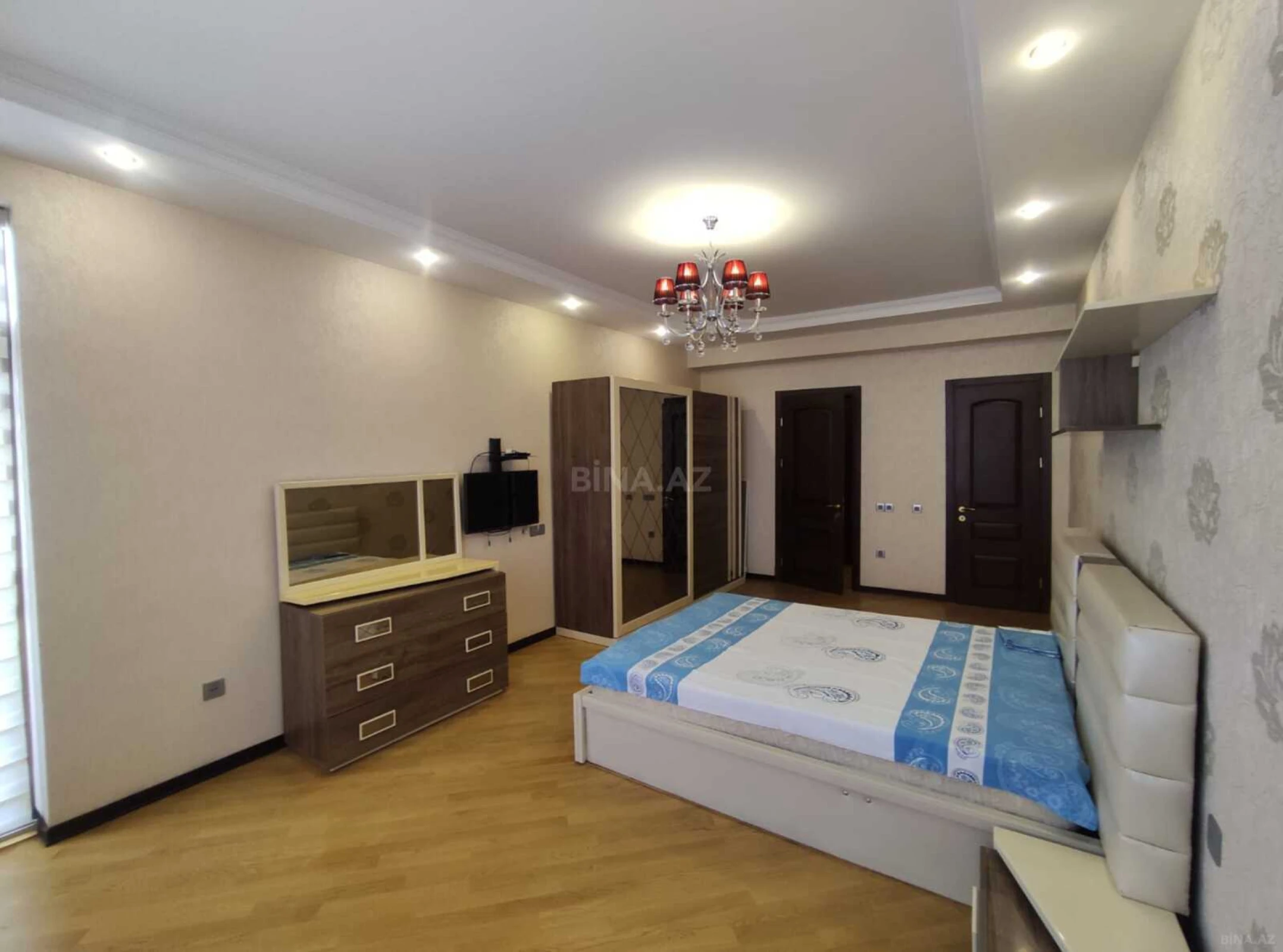 Kirayə verilir 3 otaqlı mənzil 170 m²