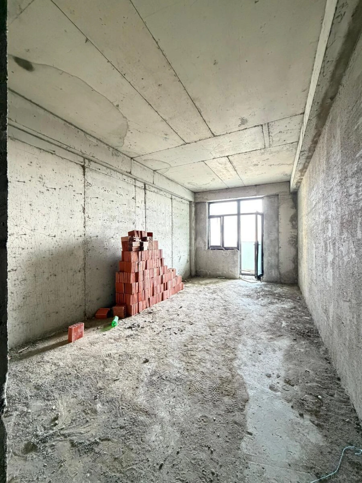 Satılır 3 otaqlı mənzil 146 m²