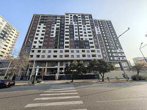 Satılır 3 otaqlı mənzil 146 m²