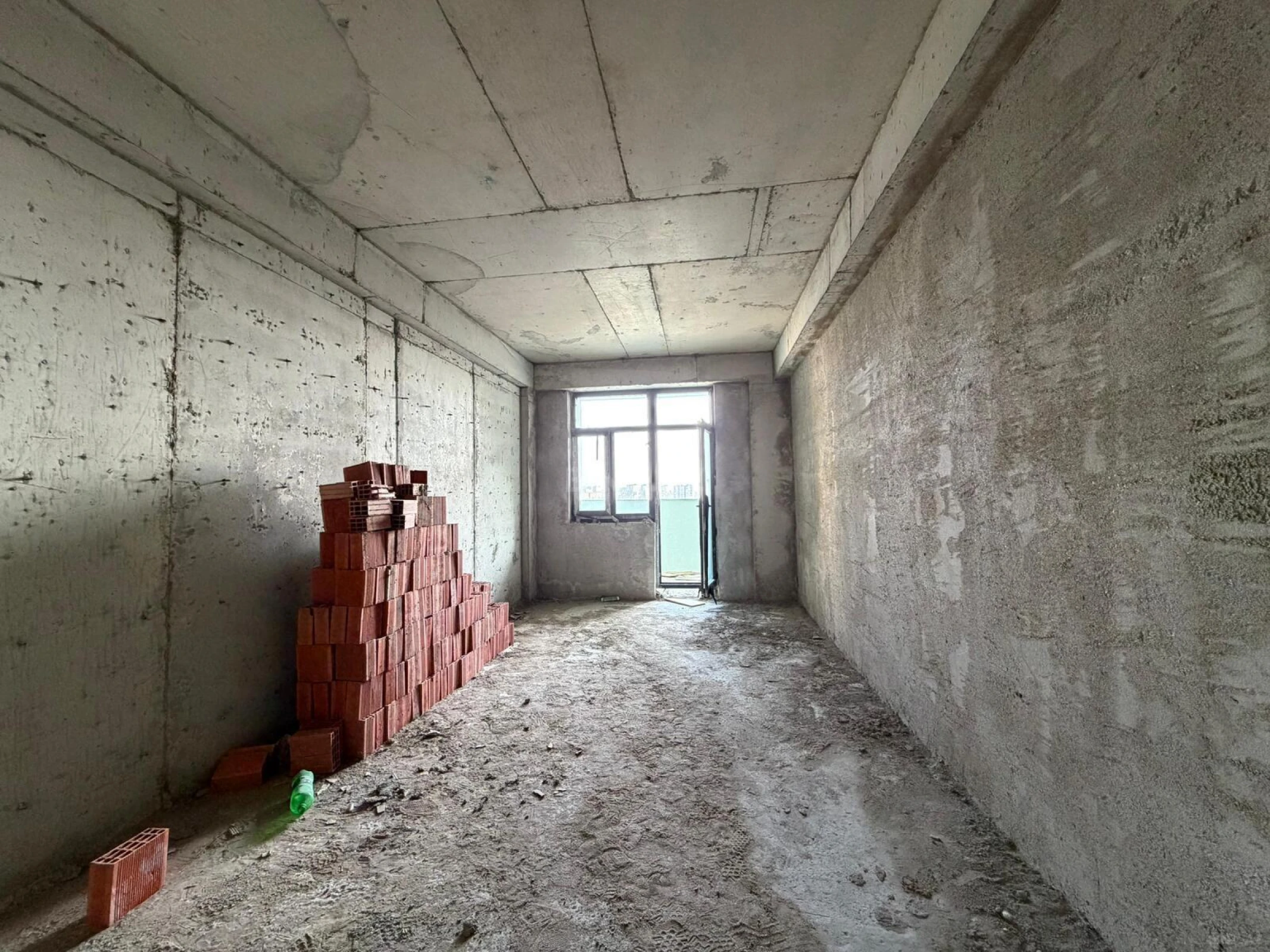 Satılır 3 otaqlı mənzil 146 m²