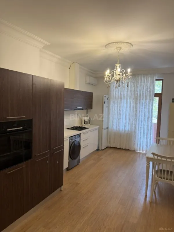Satılır 3 otaqlı mənzil 140 m²
