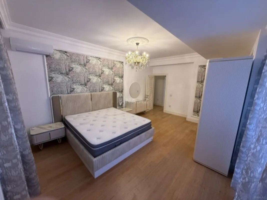 Satılır 3 otaqlı mənzil 140 m²