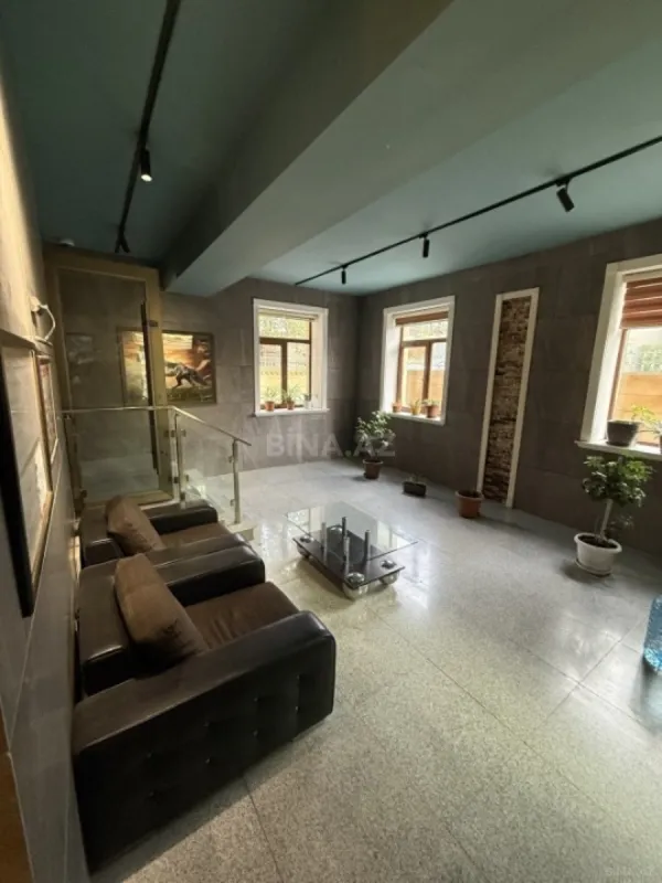 Satılır 3 otaqlı mənzil 140 m²