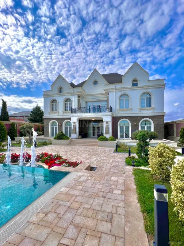 Satılır 7 otaqlı həyət evi 550 m²