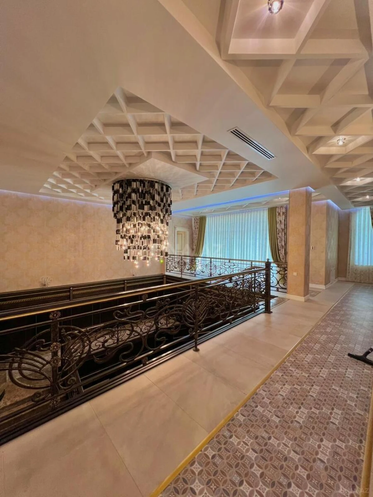 Satılır 7 otaqlı həyət evi 550 m²