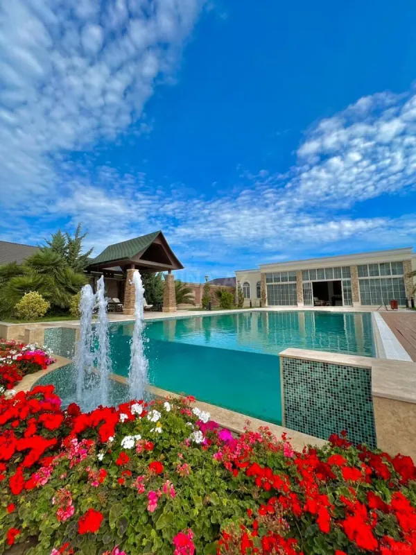 Satılır 7 otaqlı həyət evi 550 m²