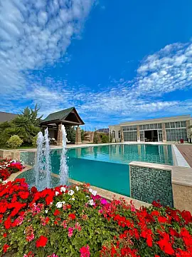 Satılır 7 otaqlı həyət evi 550 m²