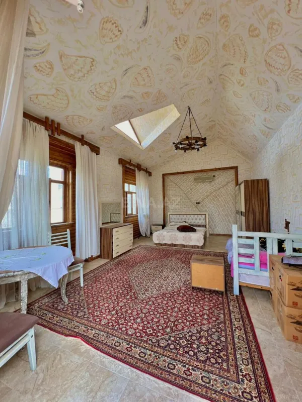 Satılır 7 otaqlı həyət evi 550 m²