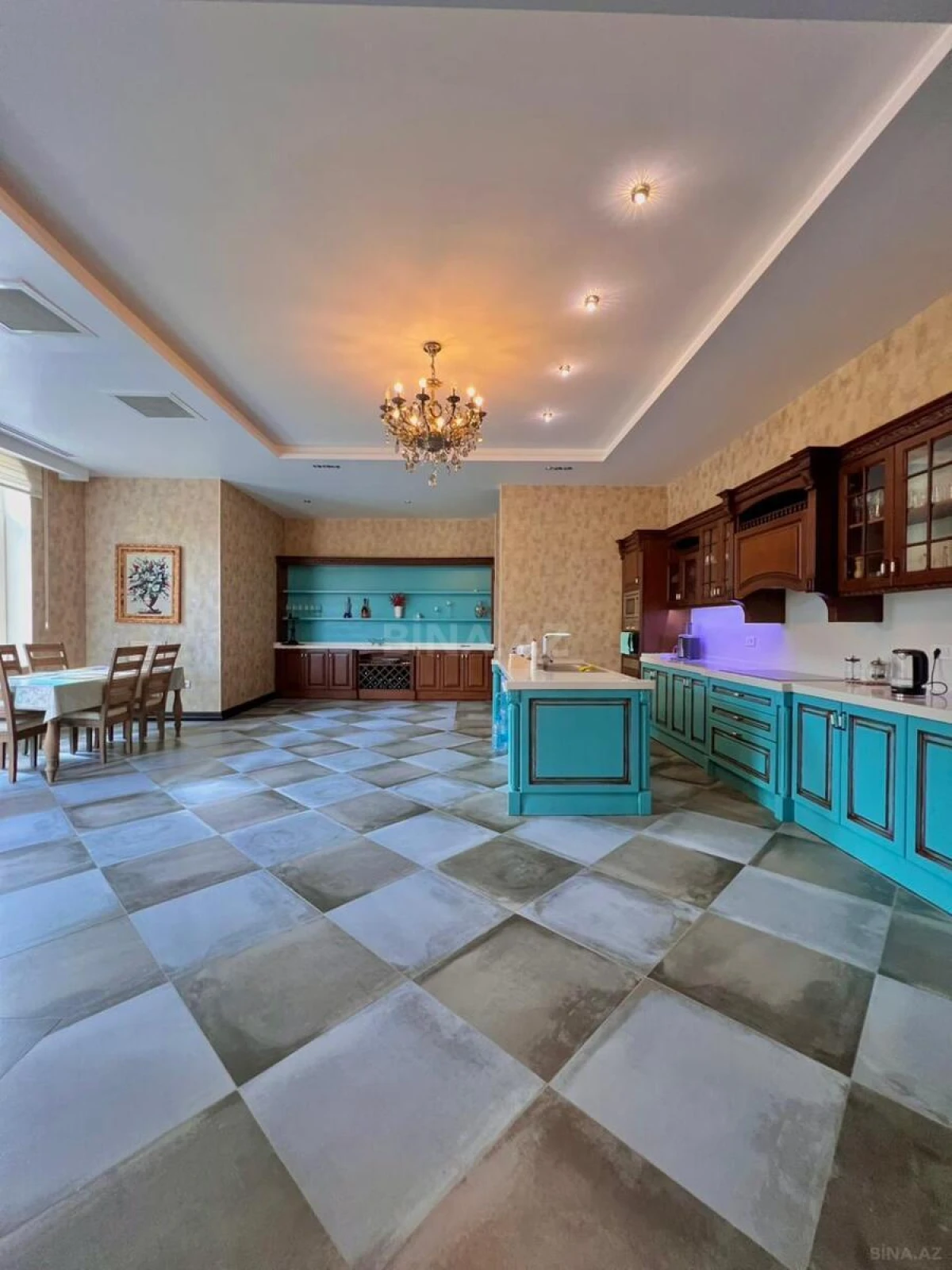 Satılır 7 otaqlı həyət evi 550 m²