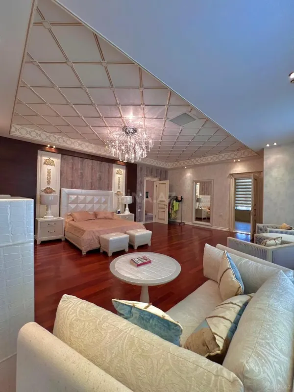 Satılır 7 otaqlı həyət evi 550 m²