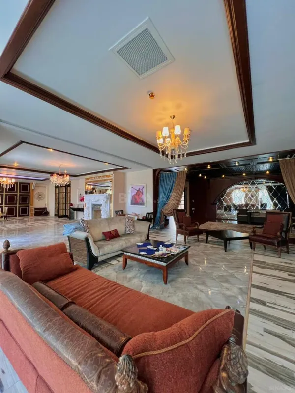 Satılır 7 otaqlı həyət evi 550 m²