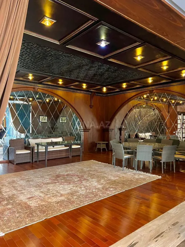 Satılır 7 otaqlı həyət evi 550 m²