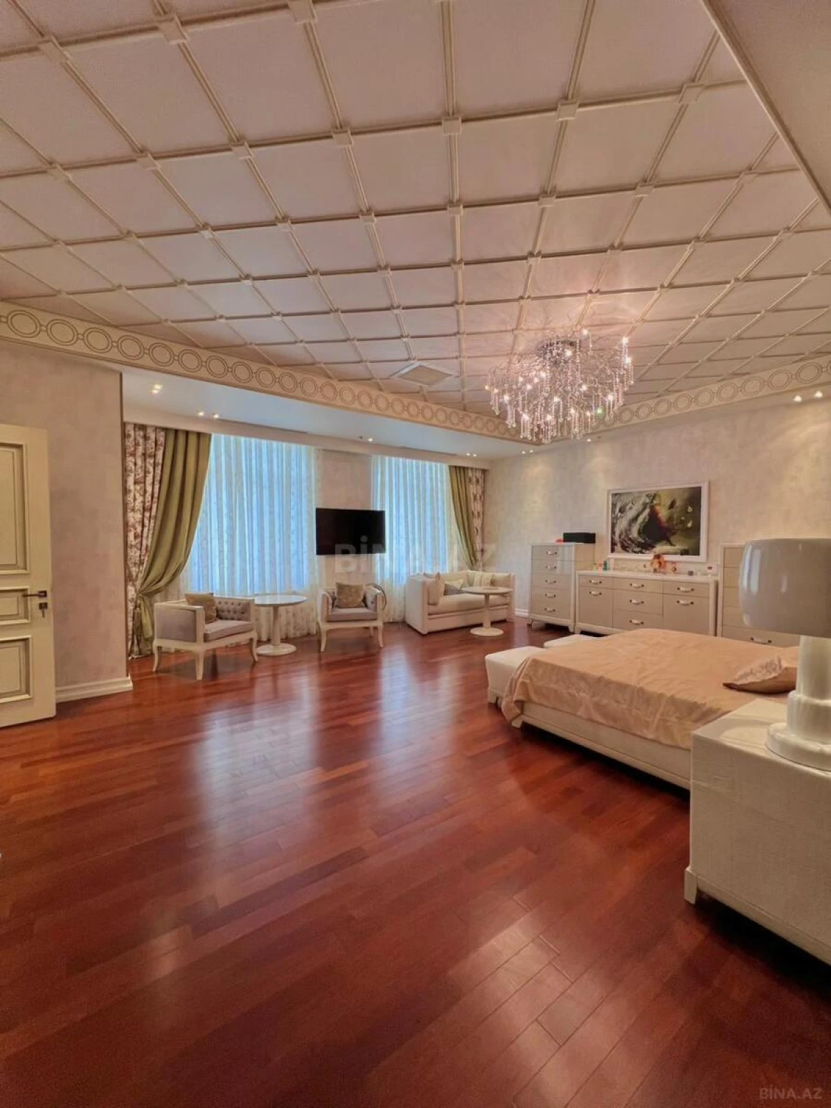 Satılır 7 otaqlı həyət evi 550 m²