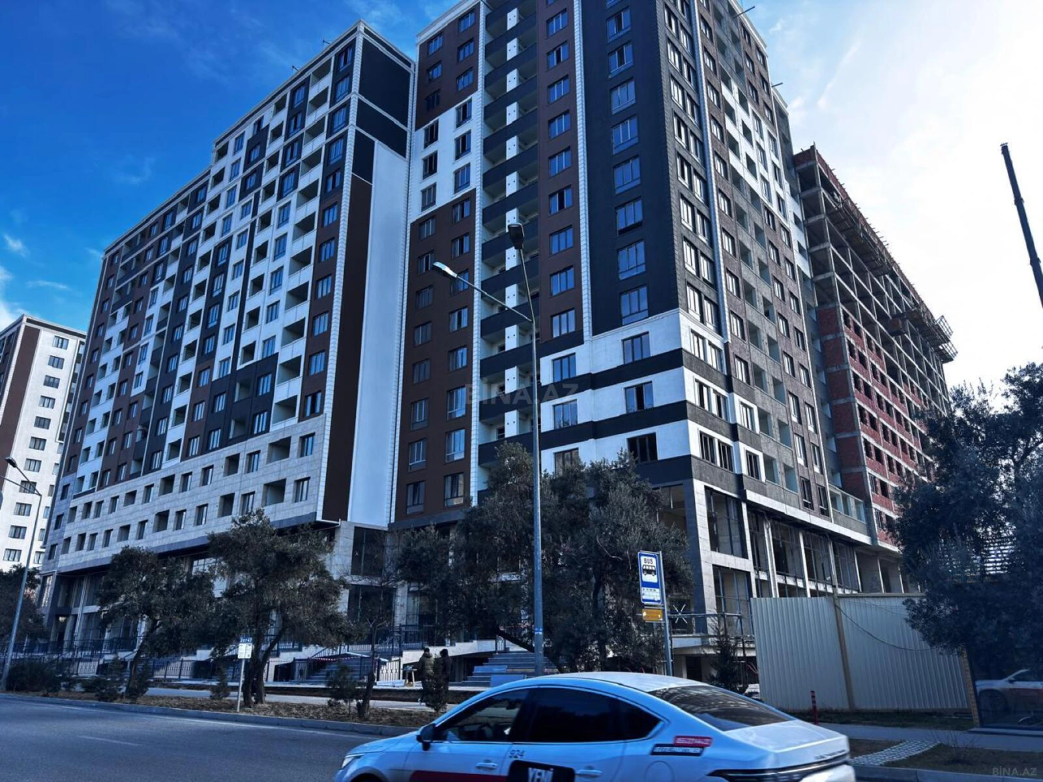 Satılır 3 otaqlı mənzil 126 m²