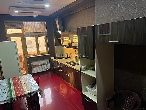 Kirayə verilir 4 otaqlı mənzil 205 m²