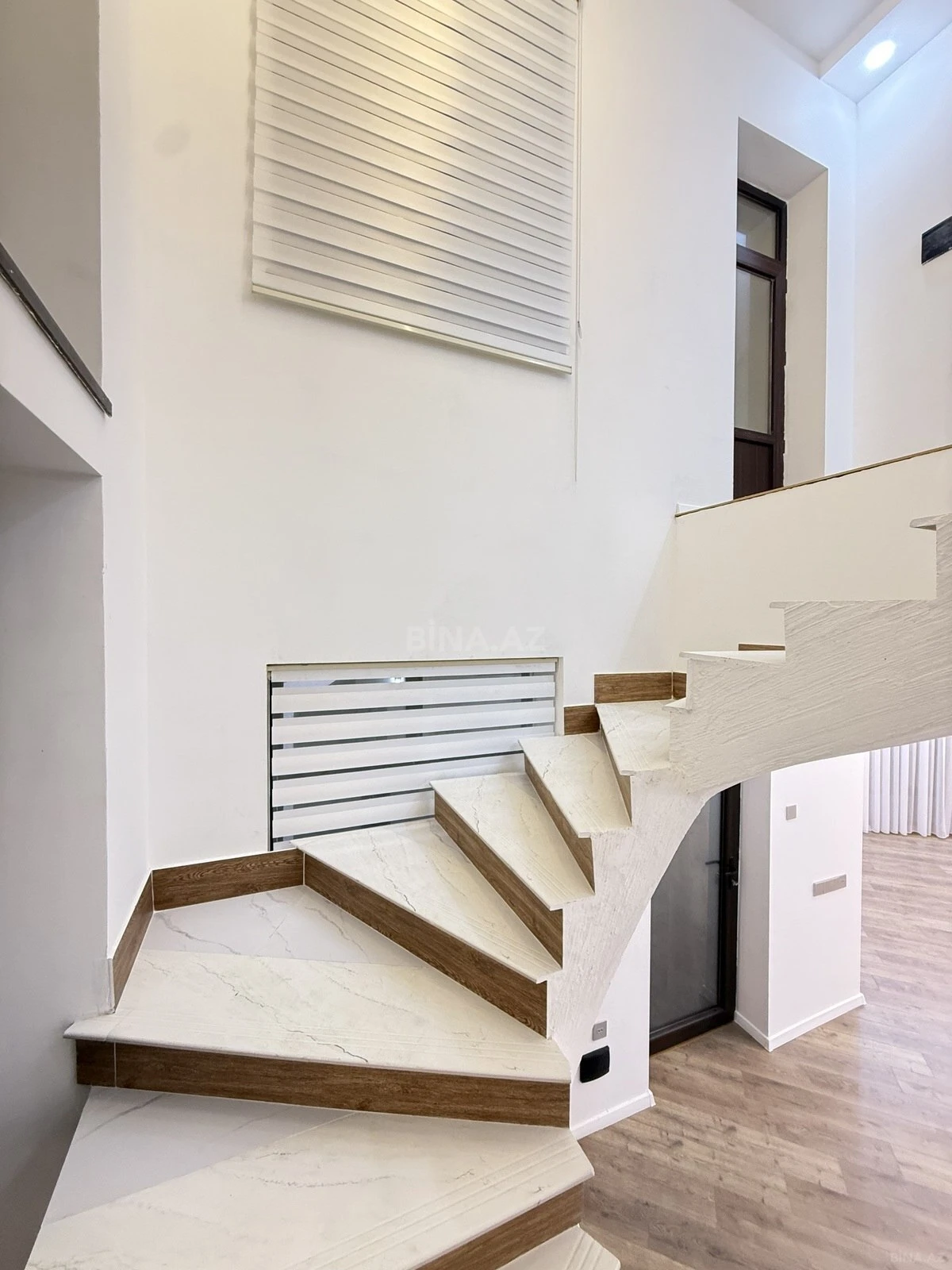 Satılır 5 otaqlı həyət evi 210 m²