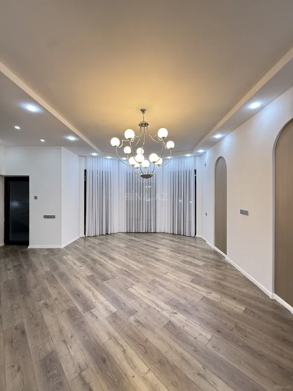 Satılır 5 otaqlı həyət evi 210 m²