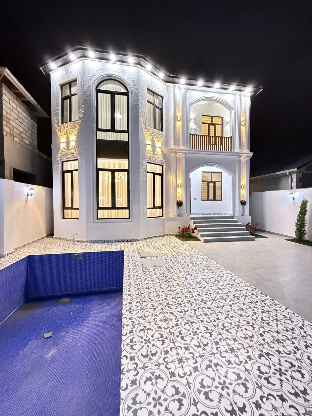 Satılır 5 otaqlı həyət evi 210 m²