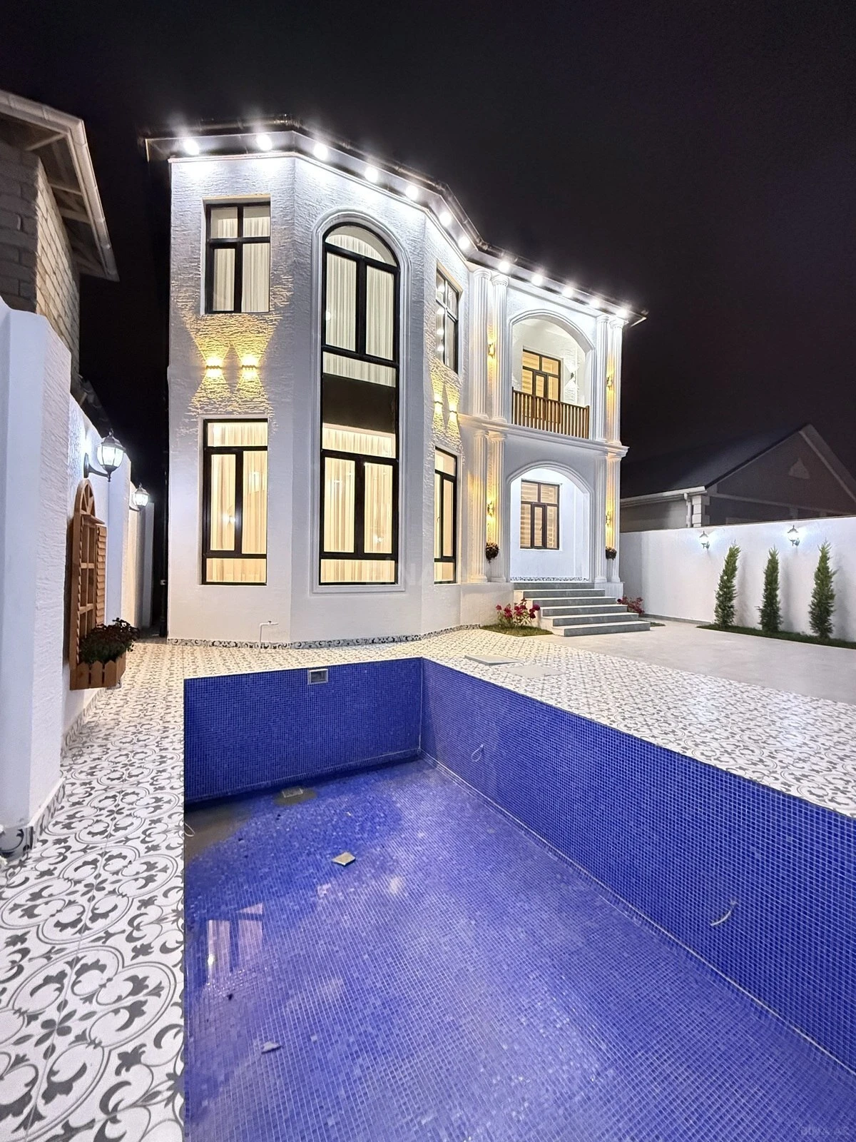 Satılır 5 otaqlı həyət evi 210 m²