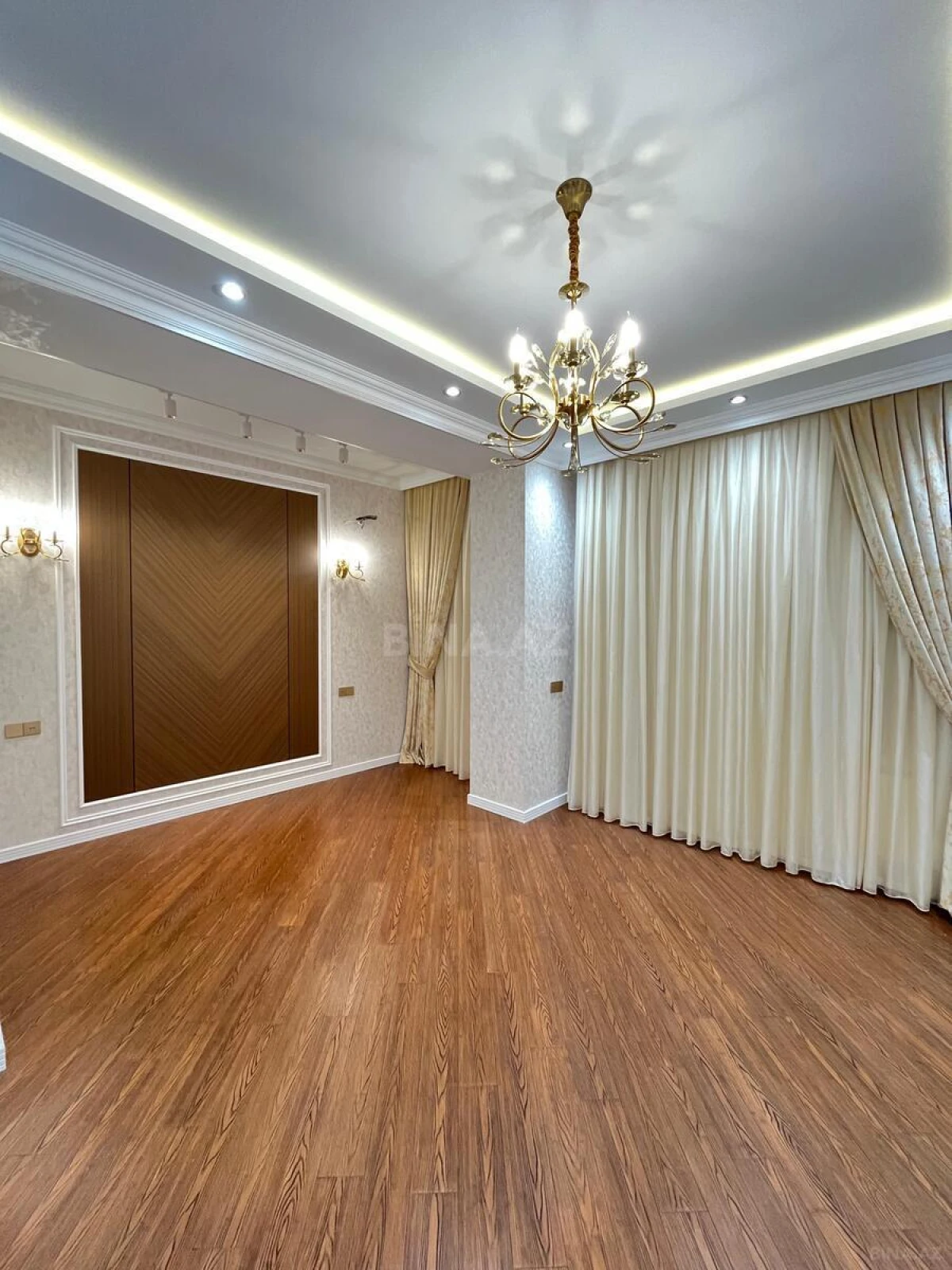 Satılır 3 otaqlı mənzil 104 m²