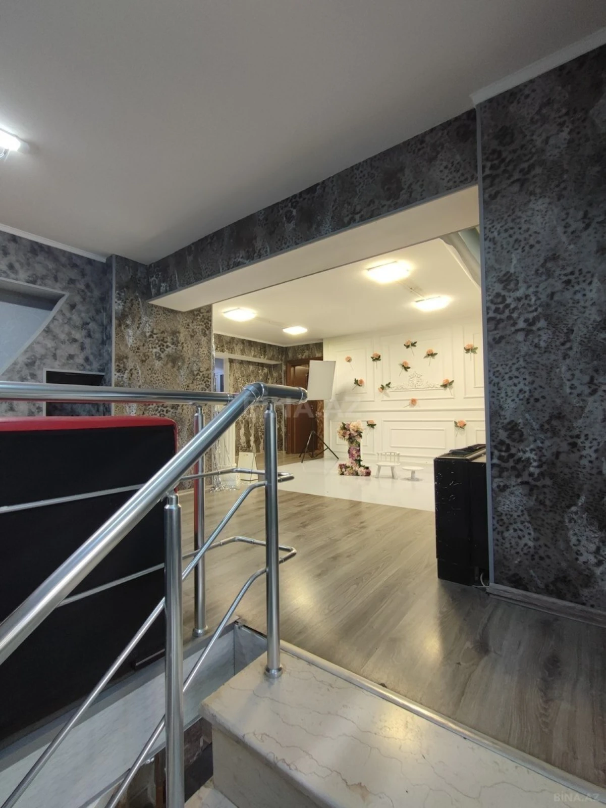 Satılır obyekt 278 m²