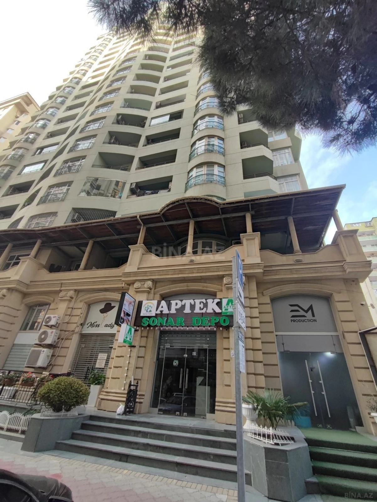Satılır obyekt 278 m²