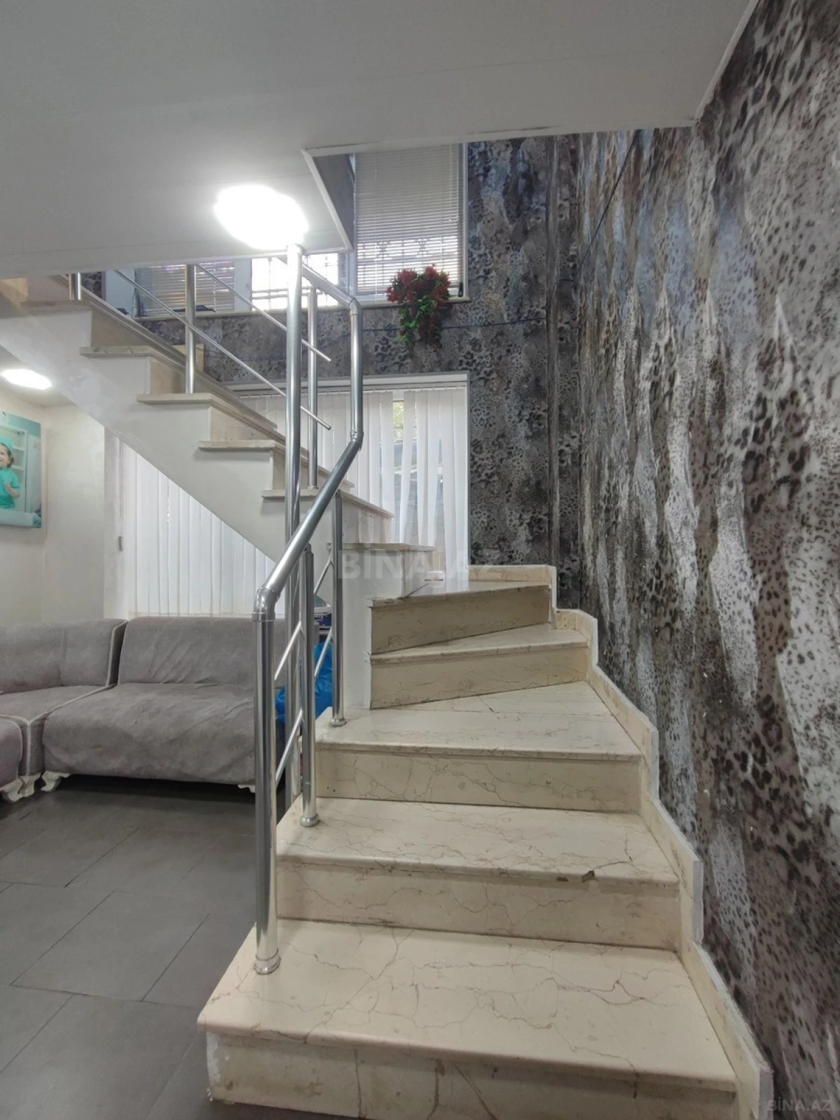 Satılır obyekt 278 m²