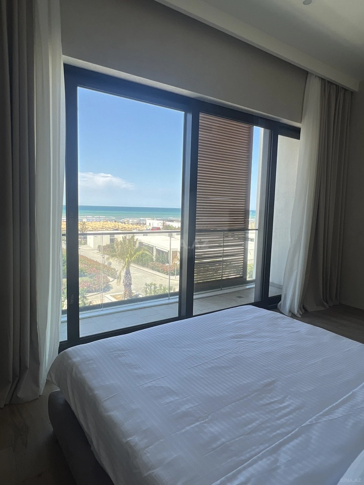 Satılır 2 otaqlı mənzil 100 m²