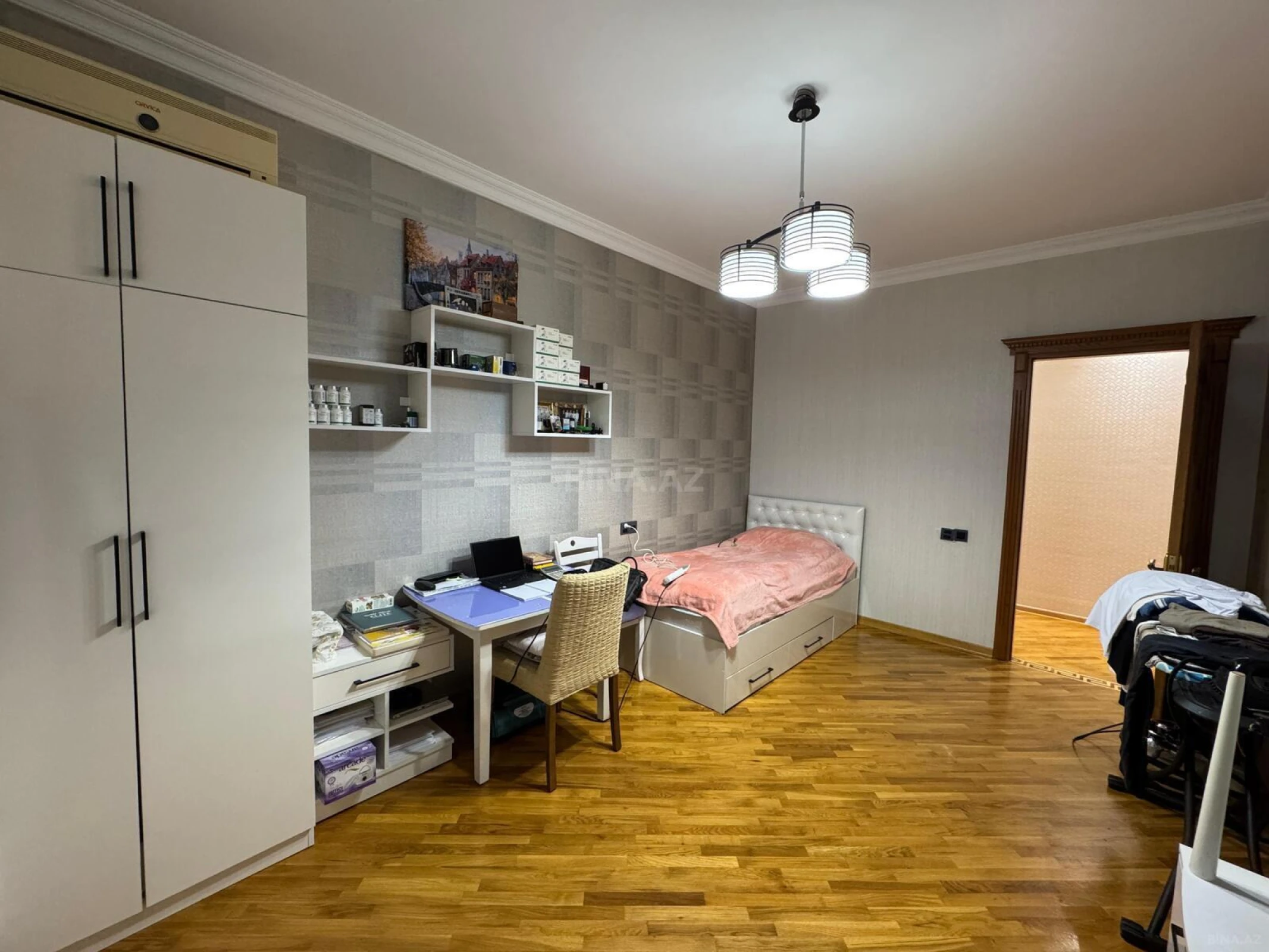 Satılır 4 otaqlı mənzil 156 m²