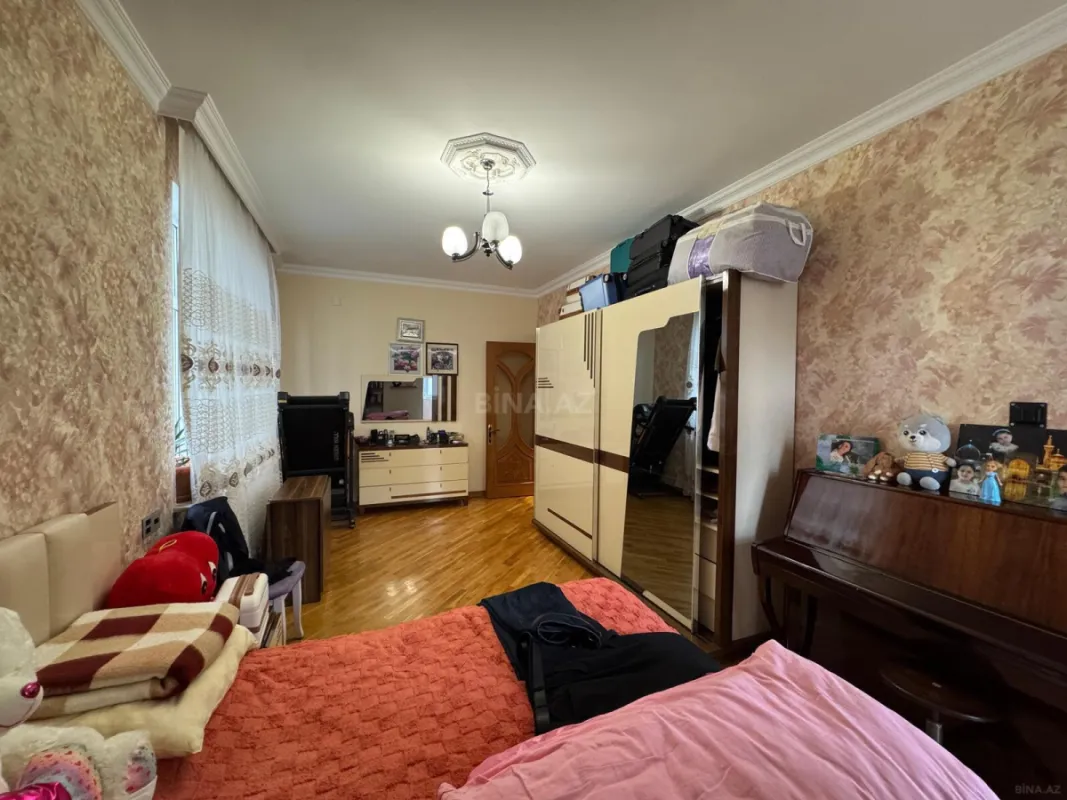 Satılır 4 otaqlı mənzil 156 m²