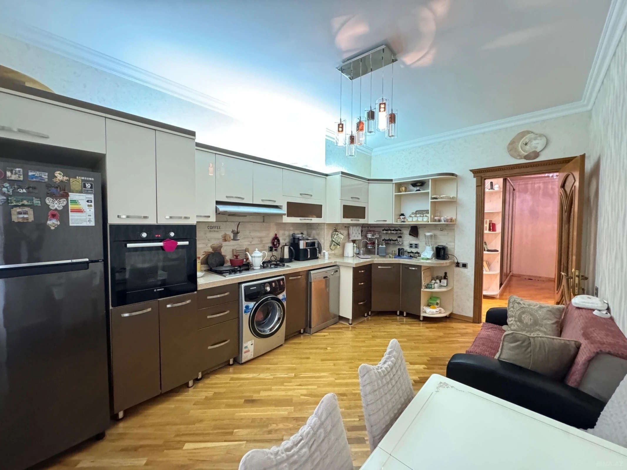 Satılır 4 otaqlı mənzil 156 m²