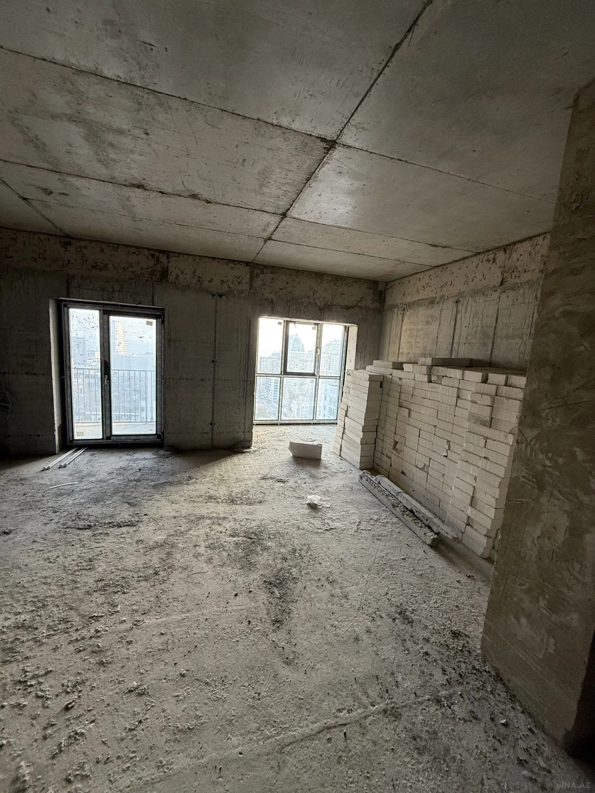 Satılır 3 otaqlı mənzil 90.5 m²