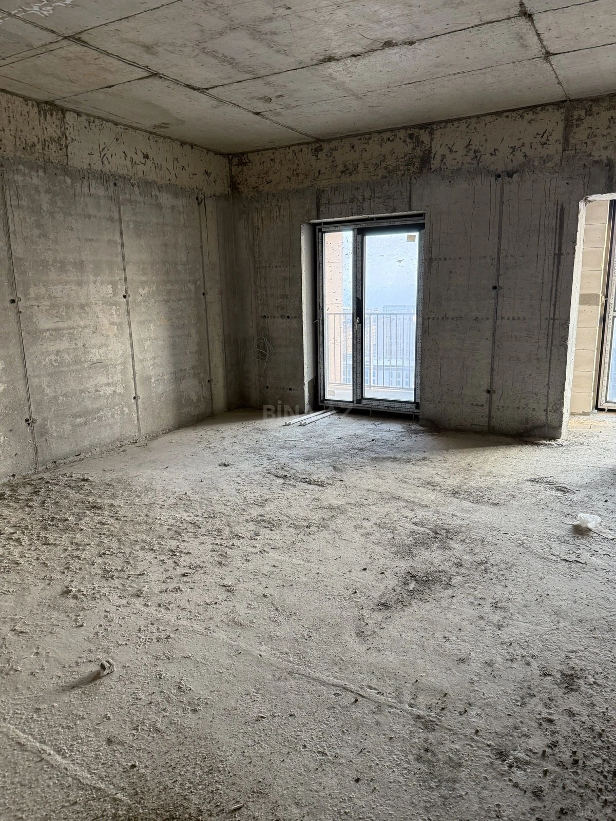 Satılır 3 otaqlı mənzil 90.5 m²