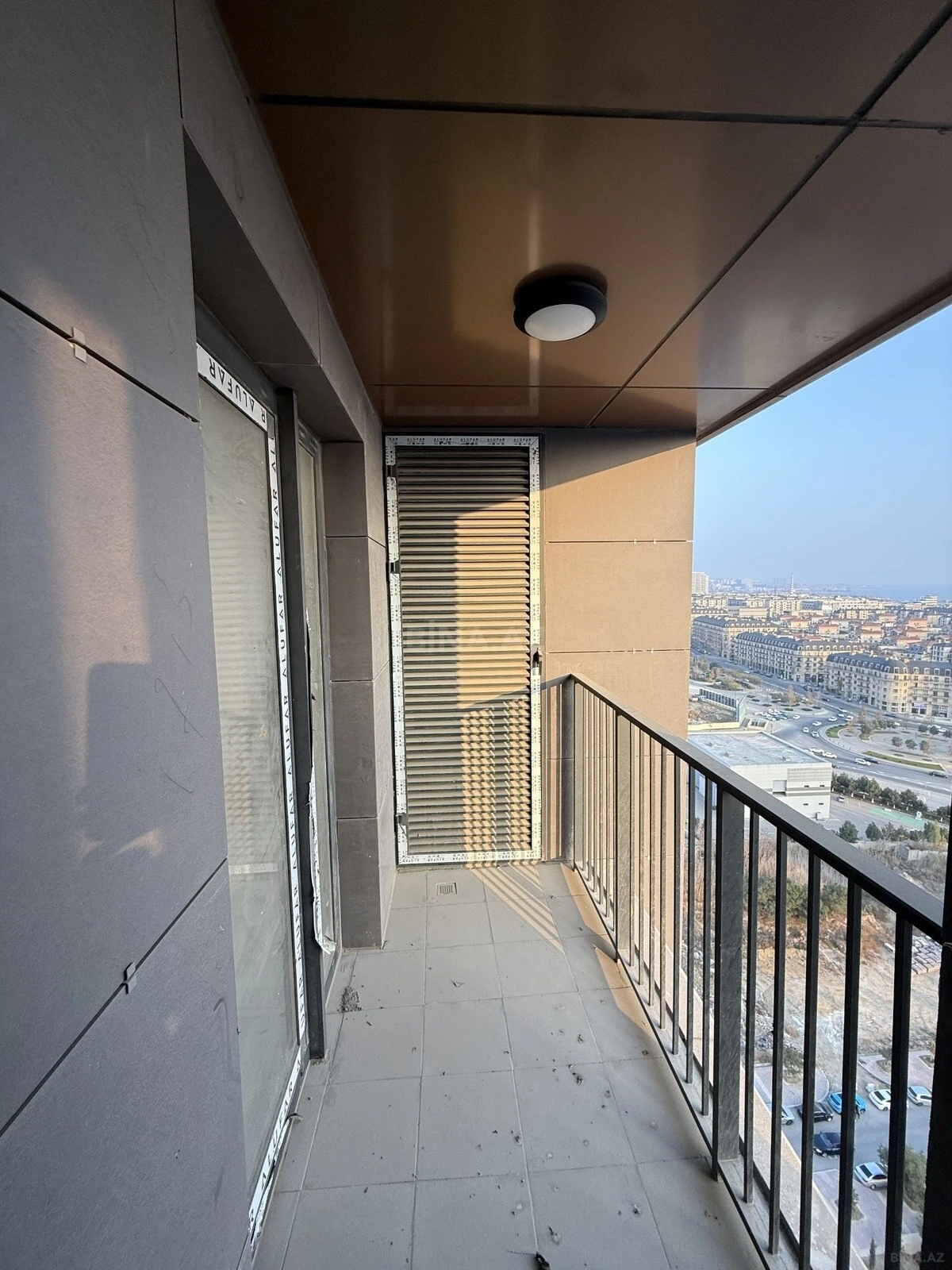 Satılır 3 otaqlı mənzil 90.5 m²