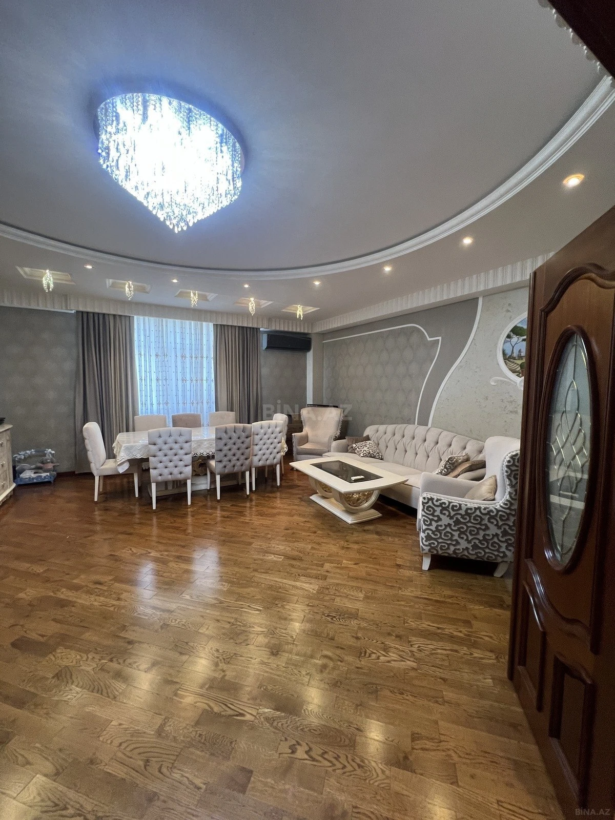 Satılır 3 otaqlı mənzil 146 m²